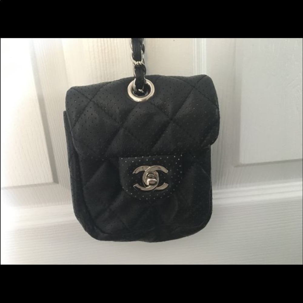 🔥CHANEL CROSSBODY🔥 - Picture 3 of 3